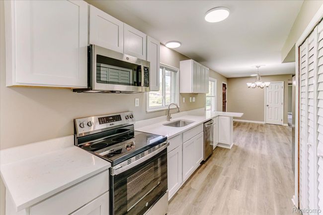 2365 Middlebelt Rd, House other with 4 bedrooms, 2 bathrooms and null parking in West Bloomfield MI | Image 20
