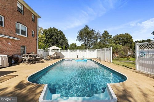 305 Red Hill Rd, MARTINSBURG, WV, 25401-2015 | Card Image