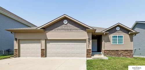 6305 Whitewater Ln, Lincoln, NE, 68521-4572 | Card Image