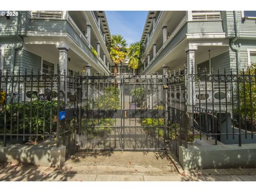 301-2127 Nw Irving St, Portland, OR, 97210-3276 | Card Image