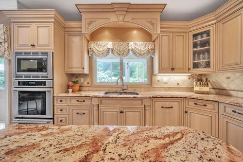 13 Locust Ln, Oyster Bay, NY, 11771-2704 | Card Image