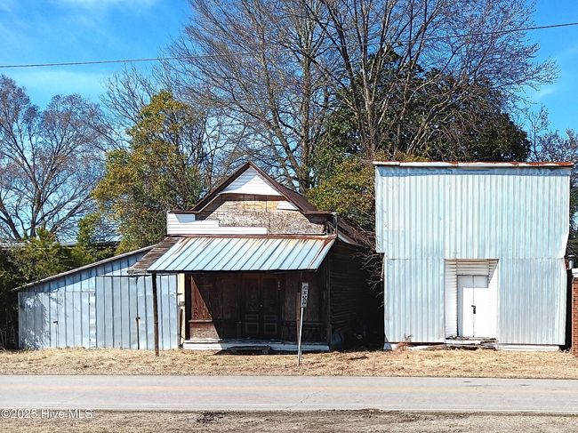 Front of Storage Buildings | Image 13