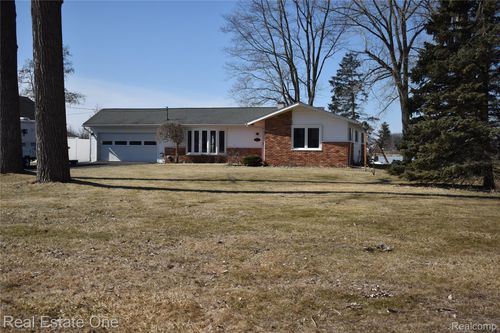 11422 Skyline Dr, Fenton, MI, 48430-8823 | Card Image