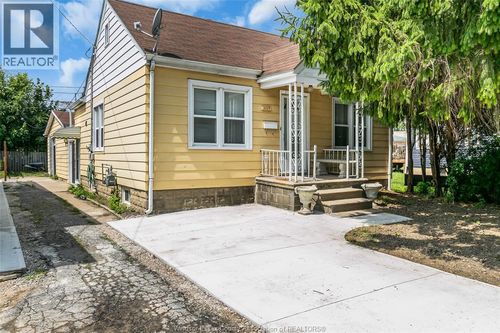 3337 Riberdy Road, House with 2 bedrooms, 1 bathrooms and null parking in Windsor ON | Card Image