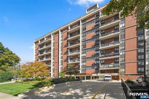 4 Horizon Rd, Fort Lee, NJ, 07024-6743 | Card Image