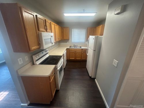 15626 Stone Crossing Dr, Southfield, MI, 48075-3682 | Card Image