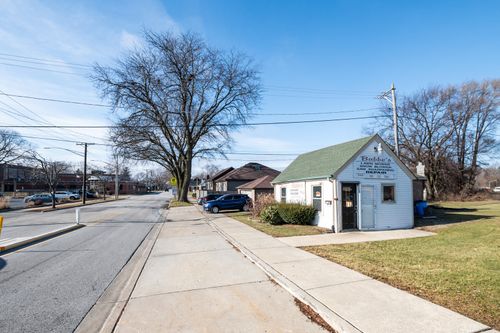 3200 W 94th St, Evergreen Park, IL, 60805-2309 | Card Image