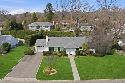 41 Highfield Ln, Roslyn Heights, NY, 11577-1826 | Card Image