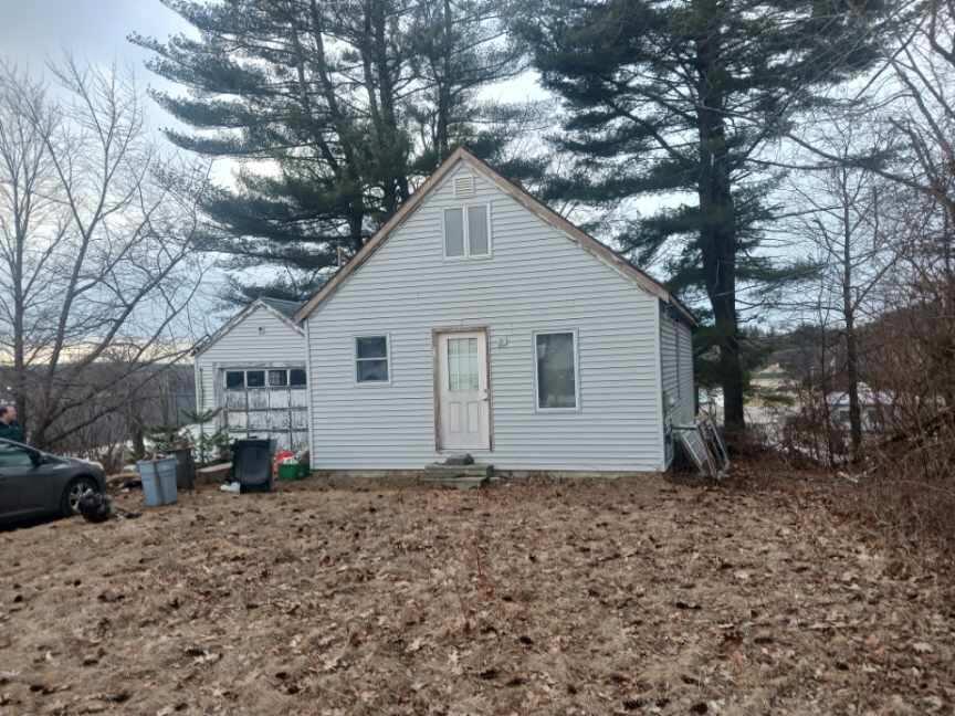 Mckinnon St, Auburn, ME 04210