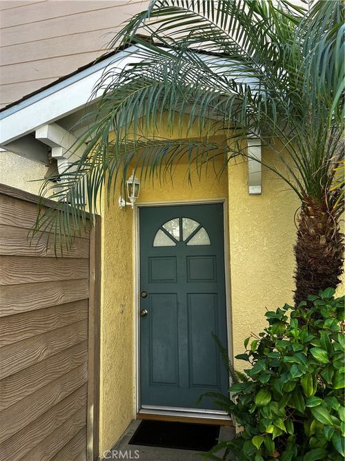 9826 California Ave, South Gate, CA, 90280-4612 | Card Image