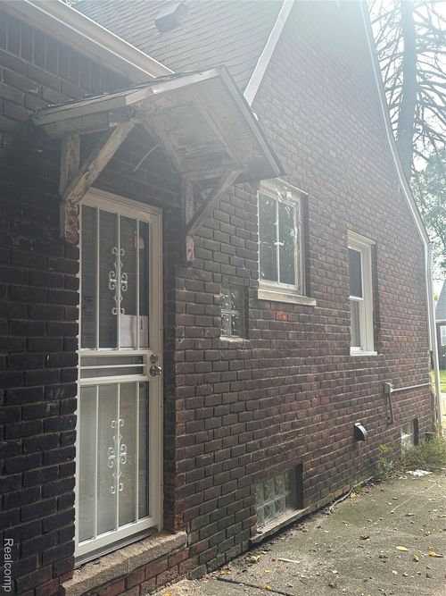 12561 Maiden St, Detroit, MI, 48213-1834 | Card Image