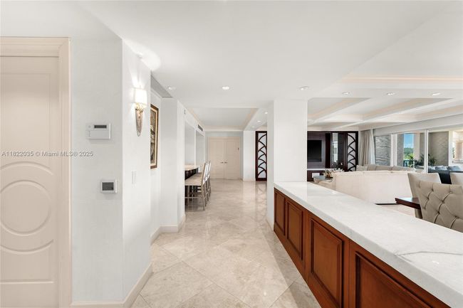 5233 - 5233 Fisher Island Dr, Condo with 4 bedrooms, 5 bathrooms and null parking in Miami Beach FL | Image 14