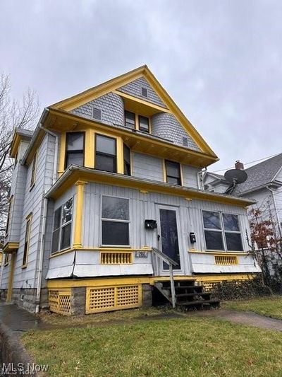 View of front facade with a front yard | Image 1