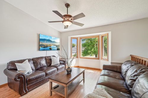 2191 Grimm Rd, Chaska, MN, 55318-2871 | Card Image