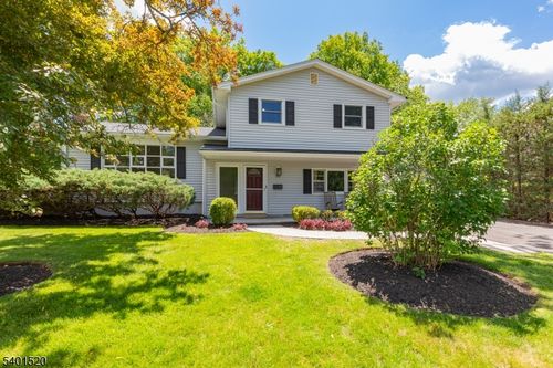 197 Woodbine Cir, New Providence, NJ, 07974-1760 | Card Image