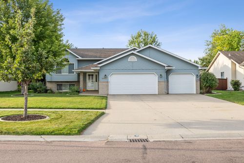 3018 36th Avenue S, Fargo, ND, 58104 | Card Image