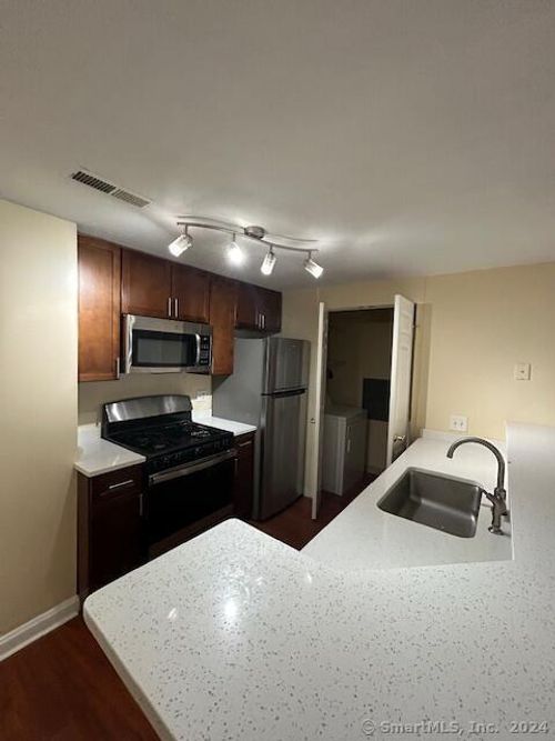 232-488 Bedford Street, Stamford, CT, 06901 | Card Image