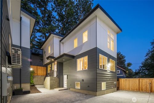 1804 28th Ave S, Seattle, WA, 98144-4804 | Card Image