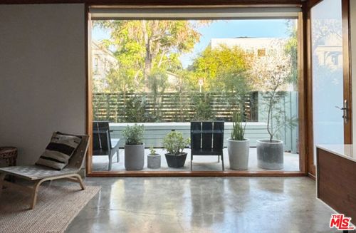 745 Navy St, Santa Monica, CA, 90405-5636 | Card Image