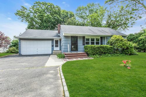 1357 N Windsor Ave, Bay Shore, NY, 11706-4811 | Card Image