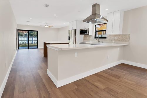 391 Nw 58th Ave, Miami, FL, 33126-4723 | Card Image