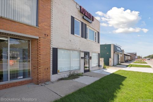 24450 Gratiot Ave, Eastpointe, MI, 48021-3389 | Card Image