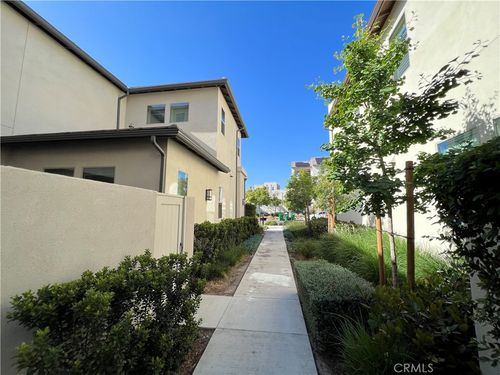 110 Sculpture, Irvine, CA, 92618-1376 | Card Image