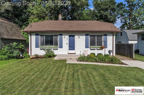 2929 Holden Ave, Waterford Twp, MI, 48329-4218 | Card Image