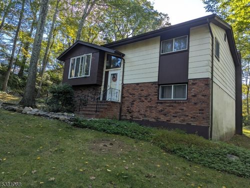 13 Loyola Ct, Hopatcong, NJ, 07843-1728 | Card Image