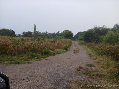 17013 Old Highway Rd, Delaware, OK, 74027-2174 | Card Image