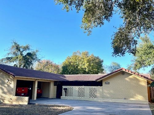 1617 Rose Dr, Alice, TX, 78332-4054 | Card Image
