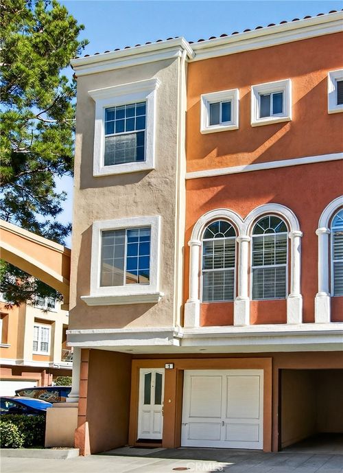 1 Salviati Aisle, Irvine, CA, 92606-8369 | Card Image