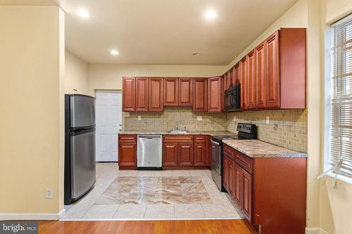 5446 Walnut St, Philadelphia, PA, 19139-4033 | Card Image