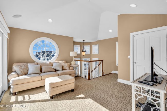 3rd Floor Sitting Room | Image 32