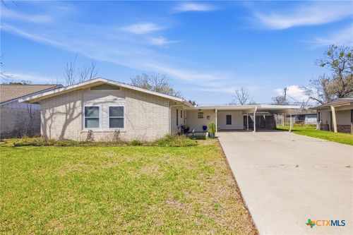 4711 Dahlia Ln, Victoria, TX, 77904-2162 | Card Image