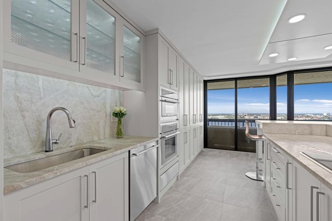 APT-1902 - 1900 Consulate Pl, Condo with 2 bedrooms, 2 bathrooms and null parking in West Palm Beach FL | Image 17