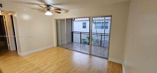 g9-5352 Ne 6th Ave, Oakland Park, FL, 33334-3444 | Card Image