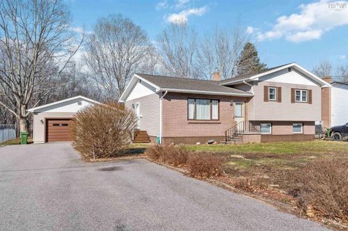 955 Labrador Lane, Greenwood, NS, B0P1N0 | Card Image