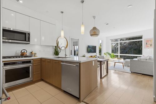 303-20 E Royal Ave, New Westminster, BC, V3L0G9 | Card Image