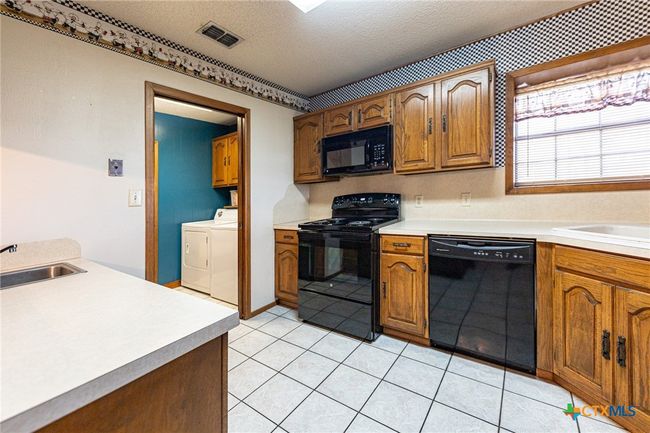 911 S Peck St, House other with 3 bedrooms, 2 bathrooms and null parking in Shiner TX | Image 7