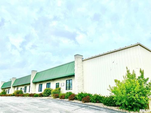 5571 Carey Ave, Davenport, IA, 52807-2634 | Card Image