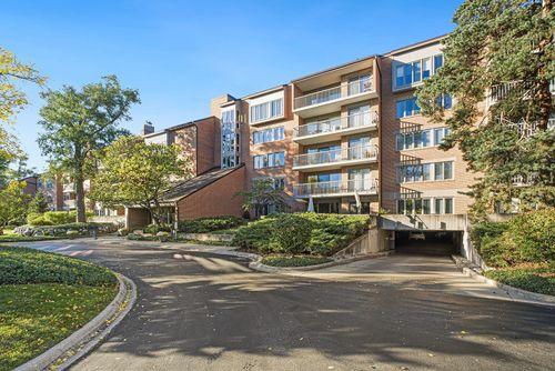 unit-223-44 Park Ln, Park Ridge, IL, 60068-2847 | Card Image