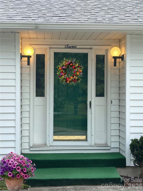 7 Teaneck Cir, Hendersonville, NC, 28791-3236 | Card Image