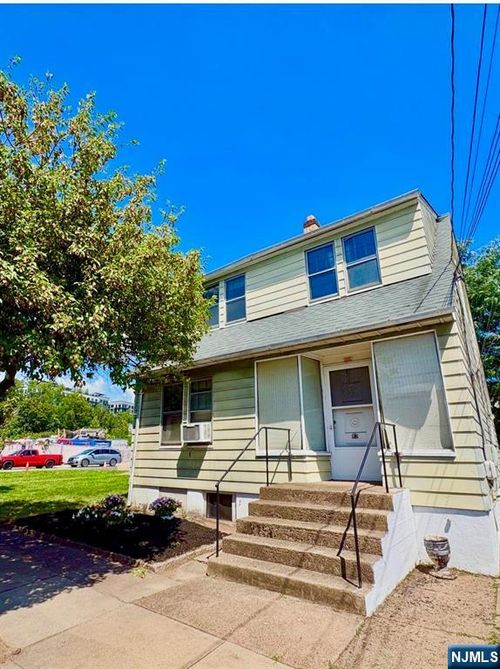 82 Roosevelt Avenue, Belleville, NJ, 07109 | Card Image