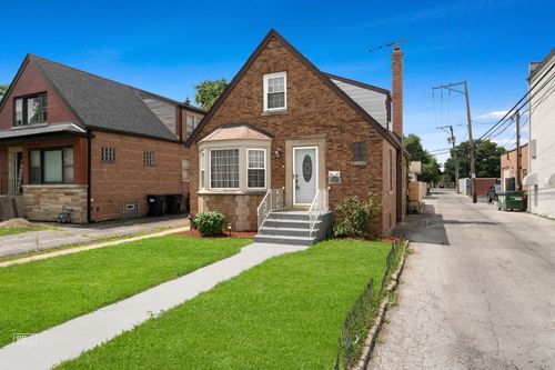9510 S Sawyer Ave, Evergreen Park, IL, 60805-2342 | Card Image