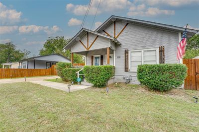 706 Mount Olive Street, House other with 3 bedrooms, 2 bathrooms and null parking in Terrell TX | Image 3