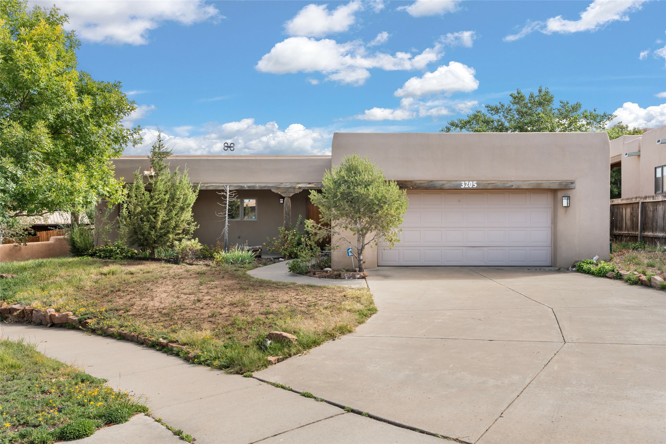 Rinconada Cir, Santa Fe, NM 87507