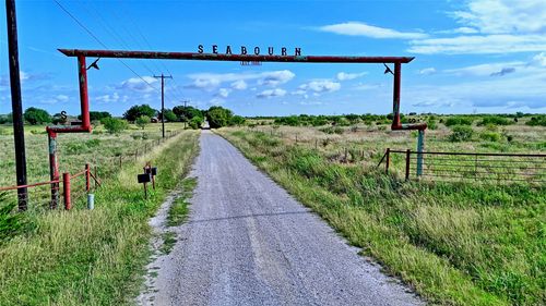 576 Seabourn Rd, Henrietta, TX, 76365-5215 | Card Image