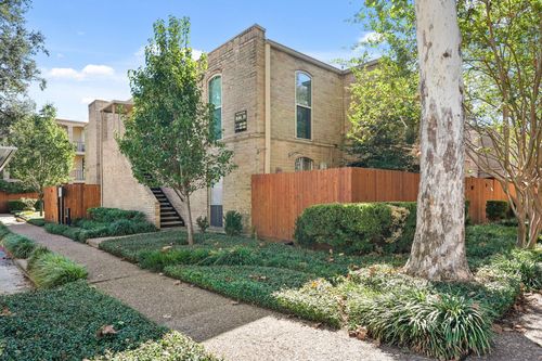 492-4637 Wild Indigo St, Houston, TX, 77027-7069 | Card Image
