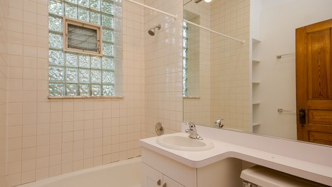 APT-3 - 1301 Addison St, Condo with 3 bedrooms, 2 bathrooms and null parking in CHICAGO IL | Image 19